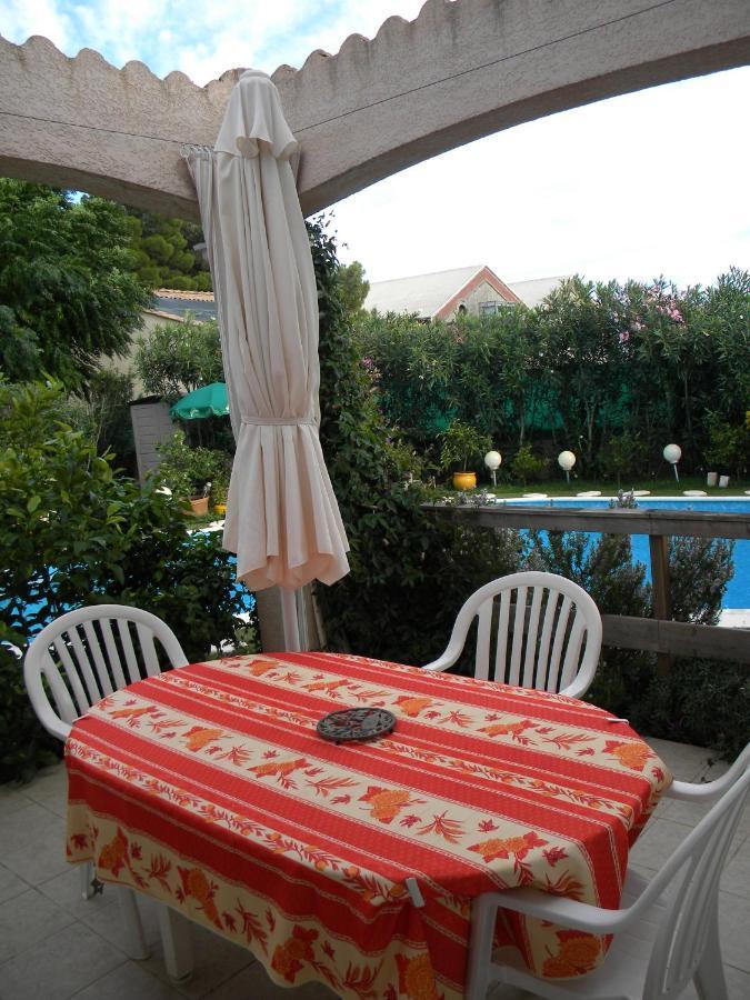 Chez Patrick Roujan Bed & Breakfast Luaran gambar