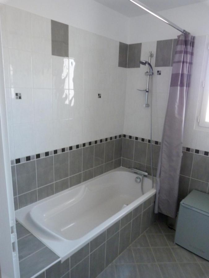 Chez Patrick Roujan Bed & Breakfast Luaran gambar