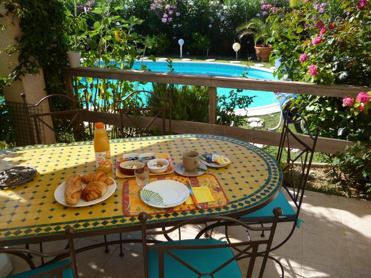 Chez Patrick Roujan Bed & Breakfast Luaran gambar