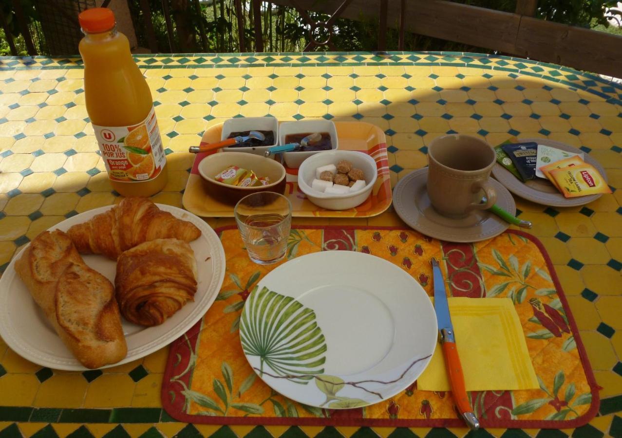 Chez Patrick Roujan Bed & Breakfast Luaran gambar